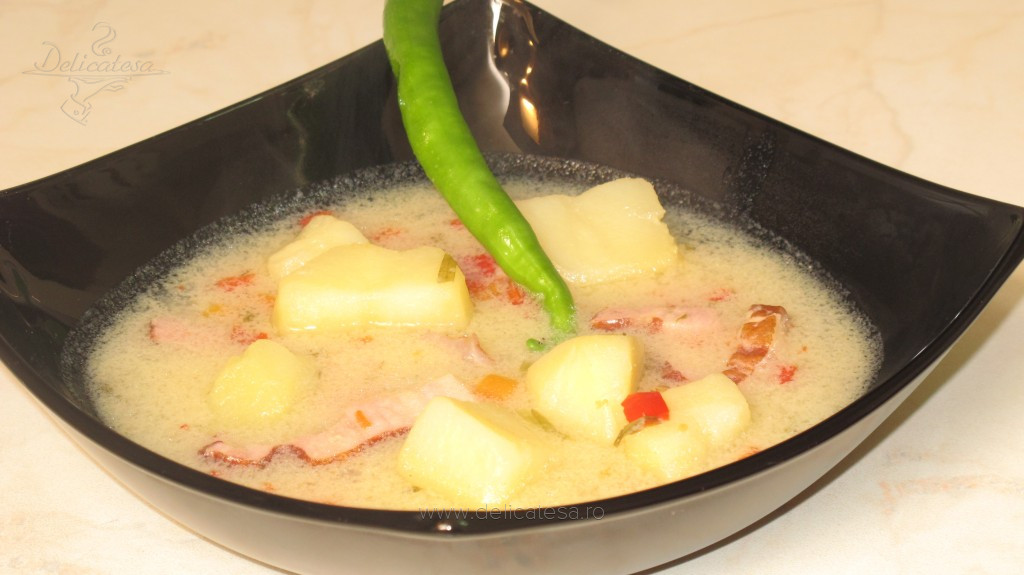 Ciorbă de cartofi cu afumătură şi tarhon