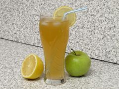 Limonadă cu suc de mere verzi