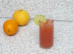 Cocktail de merişoare, portocale şi grepfruit